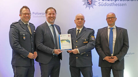 Herr Leidner (Leiter Pressestelle), Herr Muth (Polizeipräsident Südosthessen), Herr Weller (Leiter Abteilung Einsatz) und Herr Reiter (Leiter Kriminaldirektion)