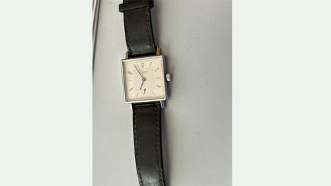 Nomos Armbanduhr Ziffernblatt
