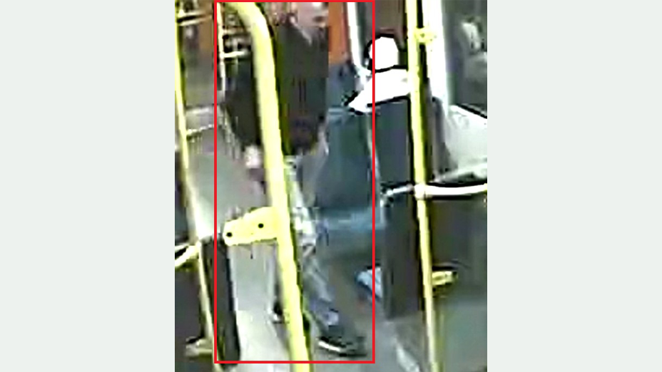 Unbekannter Täter in U-Bahn