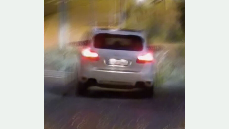 04 Fahndungsbild - SUV Heckansicht