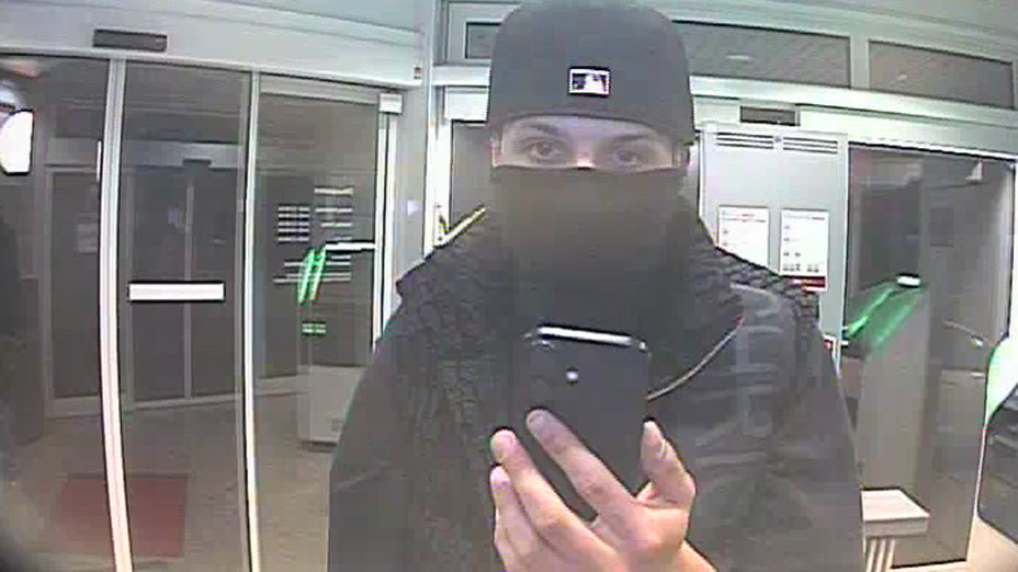 Unbekannter Täter 2 in Bankraum